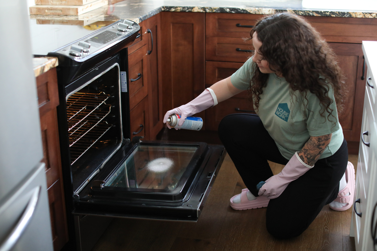 4 Easy Steps to Deep Clean Your Oven