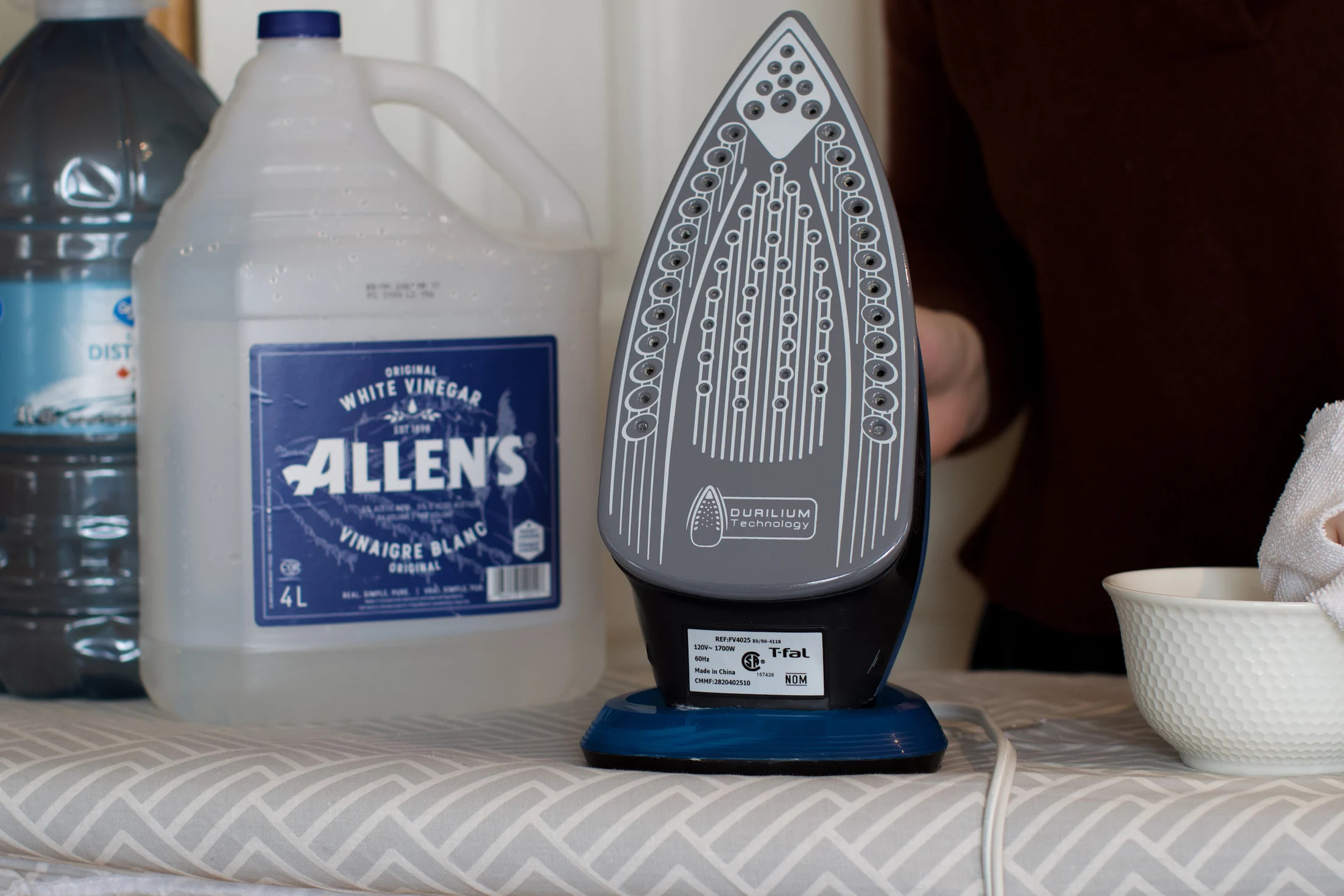 4 Easy Steps to Clean an Iron