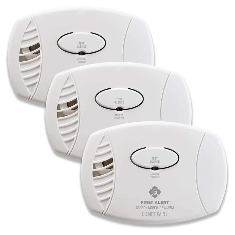 FIRST ALERT Plug-In Carbon Monoxide Detector with Battery Backup